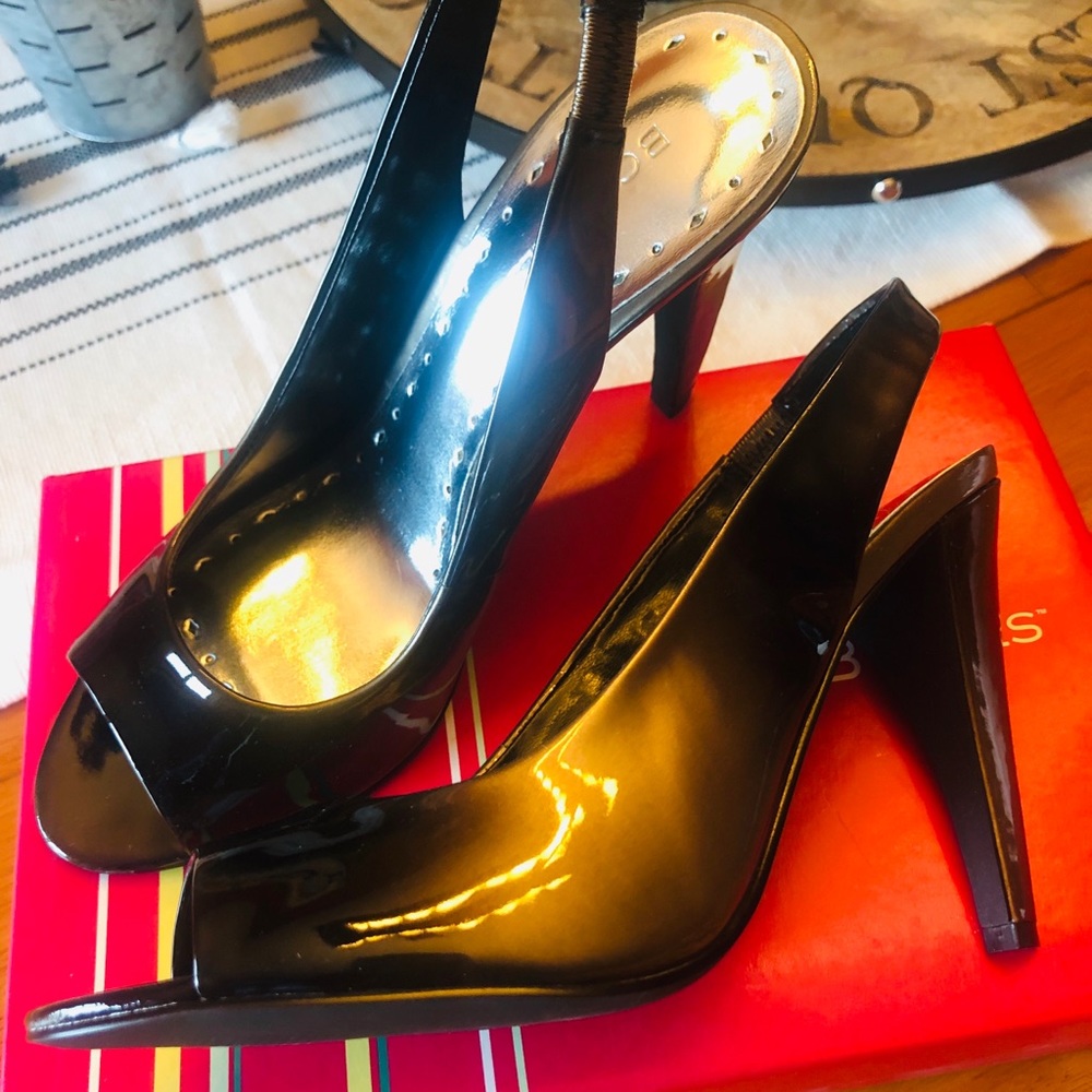 BCBG BLACK SHADDED PANTENT HEEL